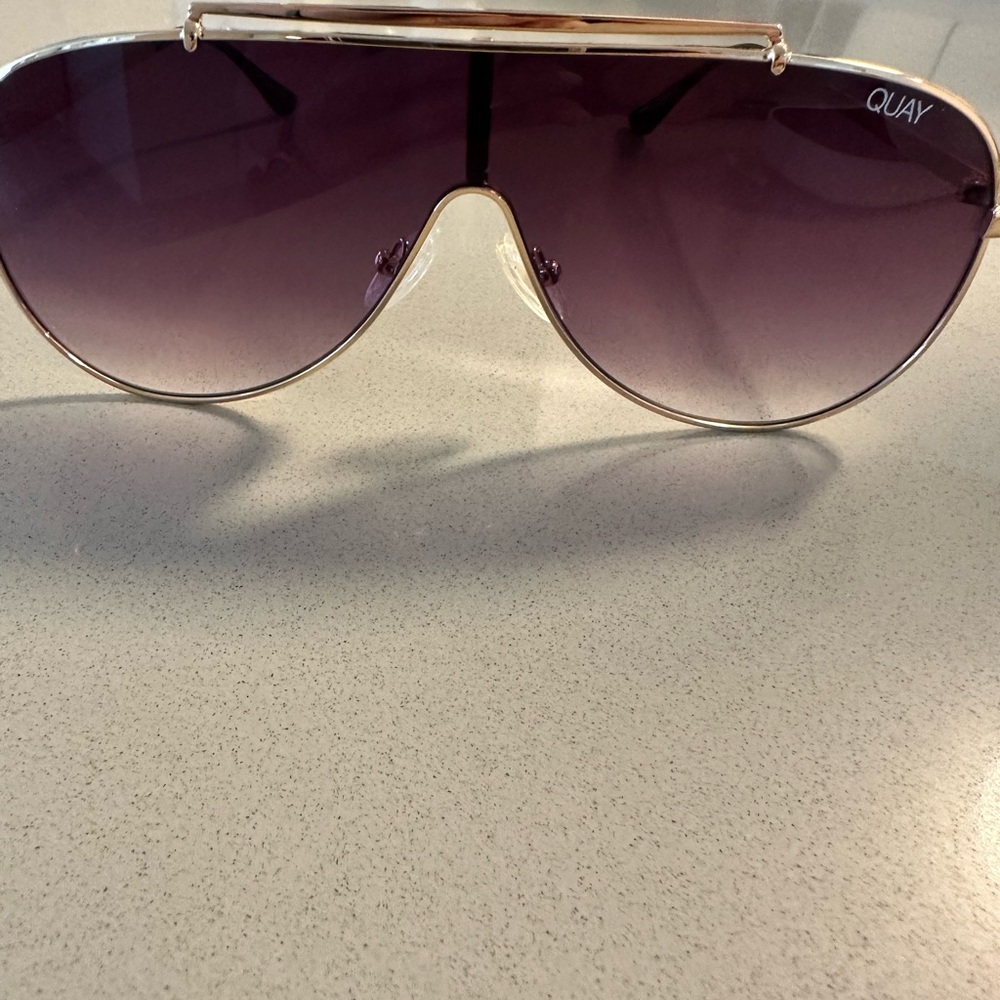 Quay Dinero purple lenses/gold rim aviator sunglasses